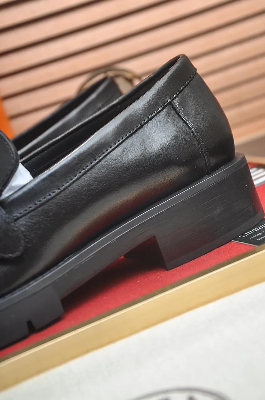 Factory price 500💶[HERMES] (cowhide lining)🍀Italian top luxury🍀He does not pursue novel styles and gorgeous colors, but attracts the favor of successful men with his flawless, elegant and classic style. Formal leather shoes This very comfortable, simple and stable style allows you to easily match any style! The pattern is absolutely 1:1 refined from the original case, and we strive for excellence in materials, imported cowhide + cowhide lining💪💪💪extraordinary texture👍! Code number: 38-45 (45 customized)